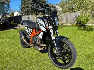 KTM 690 Duke KTM Duke 690 / Akrapovic / stunt-track bi LC4 50кВ