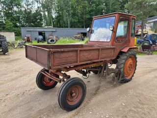TRAKTOR T-16M kallutava kasti ja muldajaga