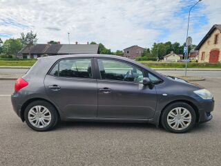 Toyota Auris Linea Sol 1.6 91кВ