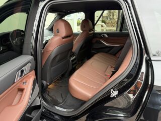 BMW X5 M50 M50i 4.4 V8 390kW