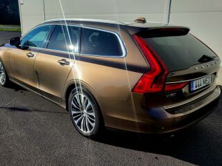Volvo V90 MOMENTUM Business 2.0 140kW