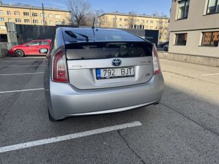 Toyota Prius 1.8 73кВ