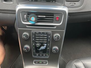Volvo V60 PLUG IN HYBRID 2.4 R5 D6 158kW
