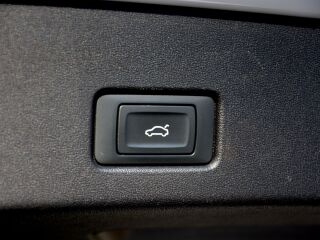 Audi Q4 e-tron S-Line / Competition 125кВ