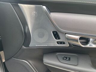 Volvo V90 T6 R-DESIGN RECHARGE AWD B&W 2.0 186kW