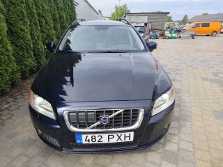 Volvo V70 MOMENTUM 2.4 R5 D5 136kW
