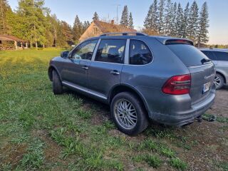 Porsche Cayenne Turbo 4.5 v8 331kW