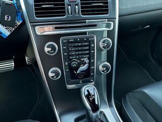 Volvo XC60 Momentum R-Design Edition 2.0 D3 110kW