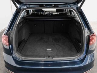 Volkswagen Passat Elegance 2.0 147кВ