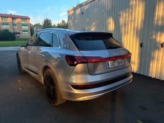 Audi e-tron 55 QUATTRO 300kw 158kW