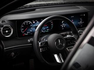 Mercedes-Benz E 300 E300e AMG 2.0 155kW