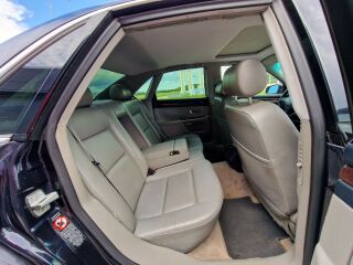 Audi A8 QUATTRO 4X4 3.7 V8 169kW