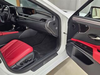 Lexus ES 300h F-Sport S Mark Levinson 2.5 131kW