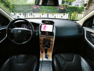 Volvo XC60 MOMENTUM 2.4 120kW