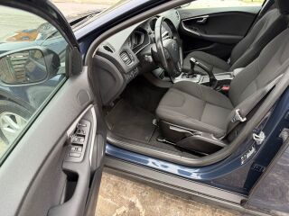 Volvo V40 Cross Country Momentum 1.6 D2 84кВ