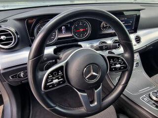 Mercedes-Benz E 220 AVANTGARDE / SPORT STYLE / 2.0 143kW