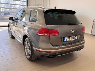 Volkswagen Touareg R-Line 3.0 V6 193кВ