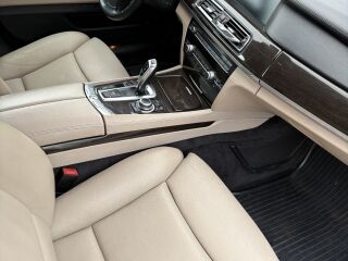 BMW 740 I 3.0 240кВ