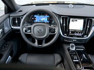 Volvo S60 AWD B&W ULTIMATE DARK XENIUM INTELLI 2.0 T8 Plug-in LONG RANGE 335kW