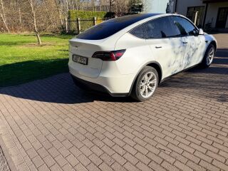 Tesla Model Y Long range Dual Motor Premium sound Dual Motor 365 KW 190kW