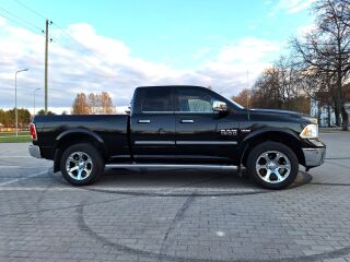 Dodge RAM 1500 Laramie 5.7 V8 295kW