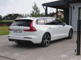Volvo V60 T6 Twin Engine AWD Inscription 2.0 Plug-In-Hybrid 251кВ