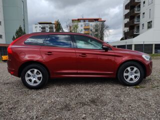 Volvo XC60 R-DESIGN LINE AWD 2.4 D5 140kW