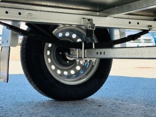 Tiki Treiler Keevis 350-LH 3.5x1.5 Plastkaanega kastihaagis