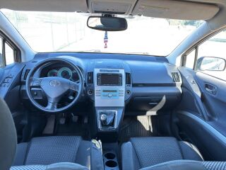 Toyota Corolla Verso 2.2 130кВ