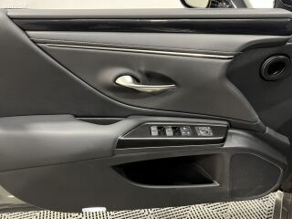 Lexus ES 300h 2.5 131kW