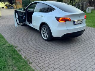 Tesla Model Y Long range Dual Motor Premium sound Dual Motor 365 KW 190kW