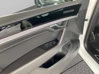 Volkswagen Touareg R-Line 4-Motion 3.0 V6 210кВ