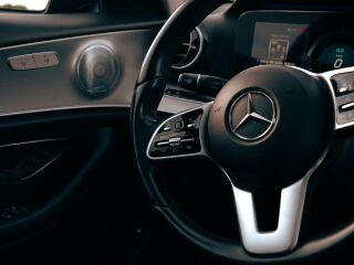 Mercedes-Benz E 300 2.0 143kW