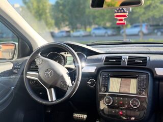 Mercedes-Benz R 320 3.0 165kW