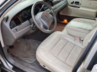 Lincoln Town Car 4.6 154kW