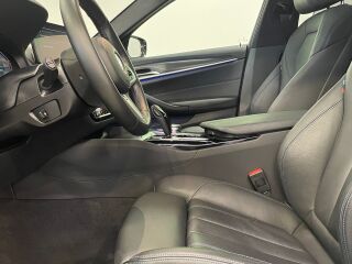 BMW 530 D xDRIVE Touring M-Sportpakett 3.0 210kW