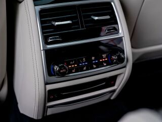 BMW 745 e Individual Plug-In Hybrid 3.0 290кВ