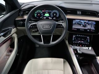 Audi Q8 e-tron advanced 55 quattro 300kW 158kW