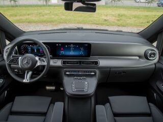 Mercedes-Benz V 300 AMG NIGHT 4MATIC FACELIFT LONG MY25 2.0 BlueTEC 174kW