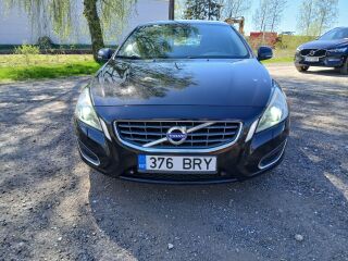 Volvo V60 MOMENTUM 2.0 D 120kW