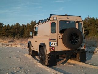 Land Rover Defender 2.4 90kW