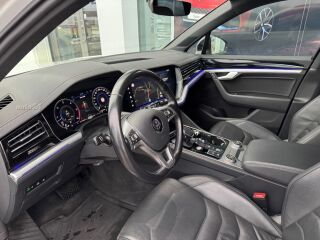 Volkswagen Touareg R-line 3.0 V6 170кВ