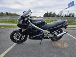 Honda VFR 750 F 74kW