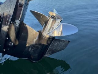 Flipper 605 WA + Suzuki 250HP2015a 260h V6 184kW
