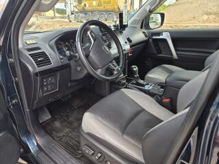 Toyota Land Cruiser SUV 4WD Black Edition 2.8 D-4D 150кВ