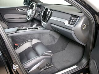 Volvo XC60 AWD PLUS DARK INTELLI SAFE PRO MY24 2.0 B5 KERS Mild Hybrid 184kW