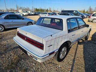 Buick Skylark Lux 3.3 119kW