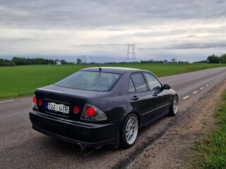 Lexus IS 200 2.0 114кВ