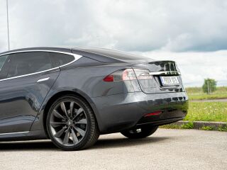 Tesla Model S 75D 158kW