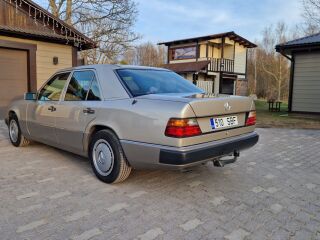 Mercedes-Benz E 300 Turbo 3.0 108kW